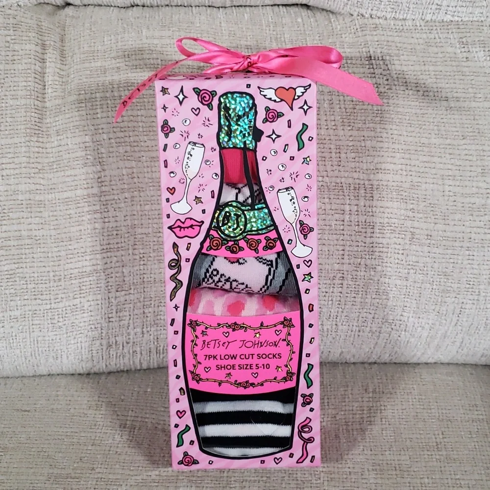 Betsey Johnson 7 pack Low Cut socks sz 5-10. New - Picture 1 of 9